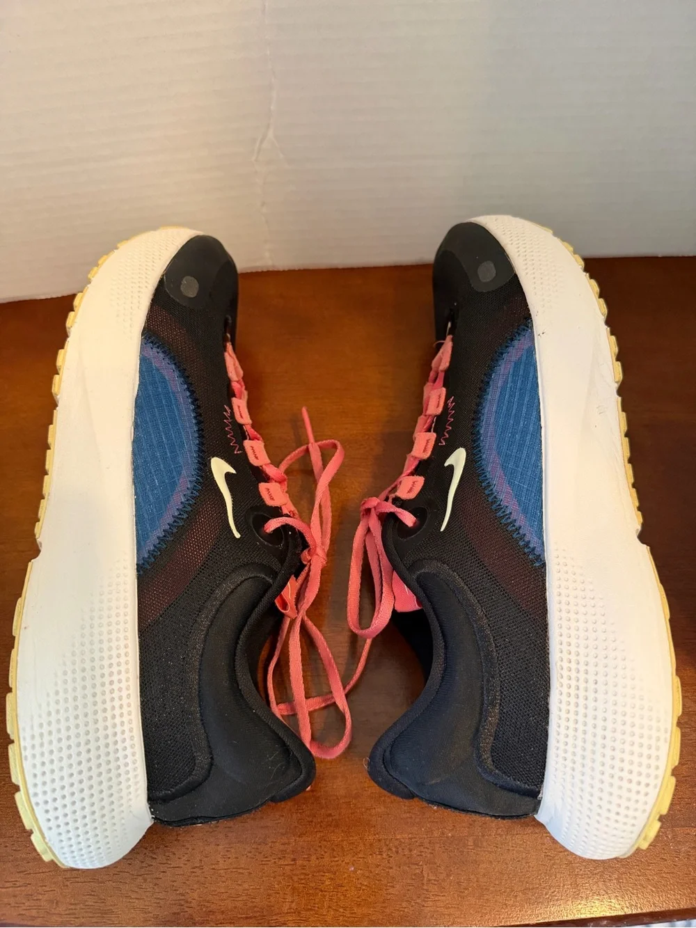 Athleisure Running Nike React‎ Escape Run Dark Smoke Grey Metallic Gold Coin W8